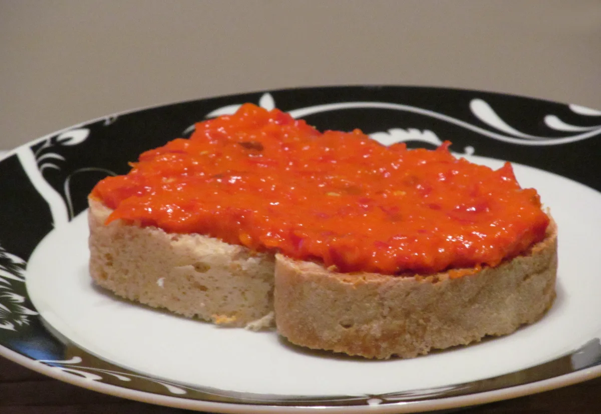 Domaći ajvar od pečenih paprika